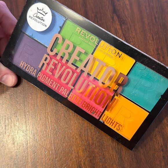 Revolution Makeup Hydra Bright Colors Eyeshadow Palettes + Liquid (B) - Picture 3 of 8